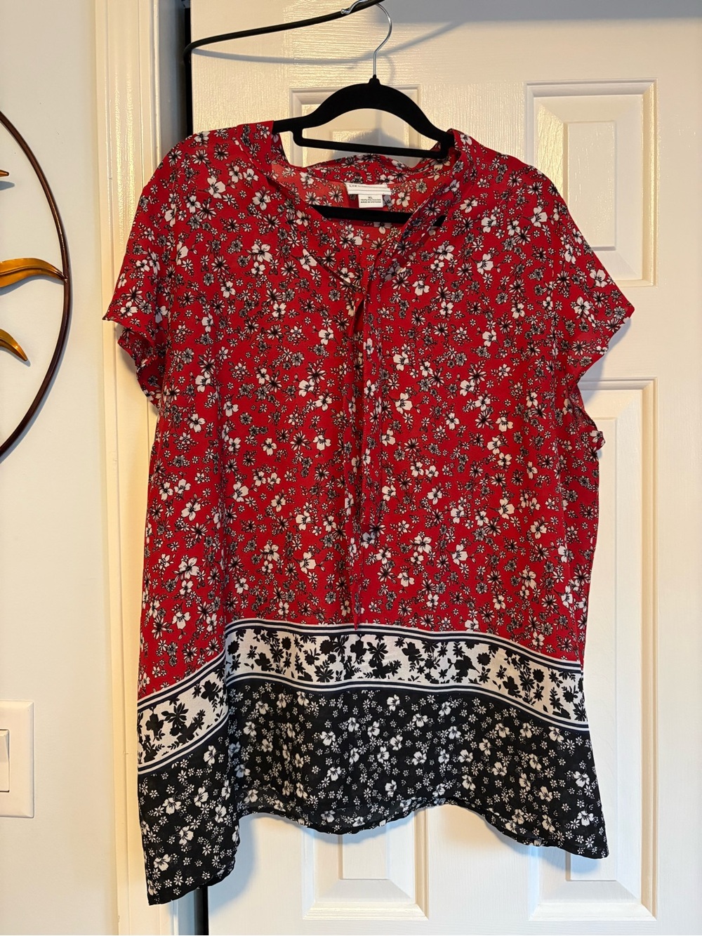 Liz Claiborne Red Floral Short Sleeve Split-Neck Blouse with Black Border